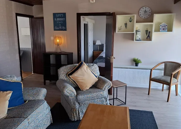 Dolphin Watch Дом отдыха *